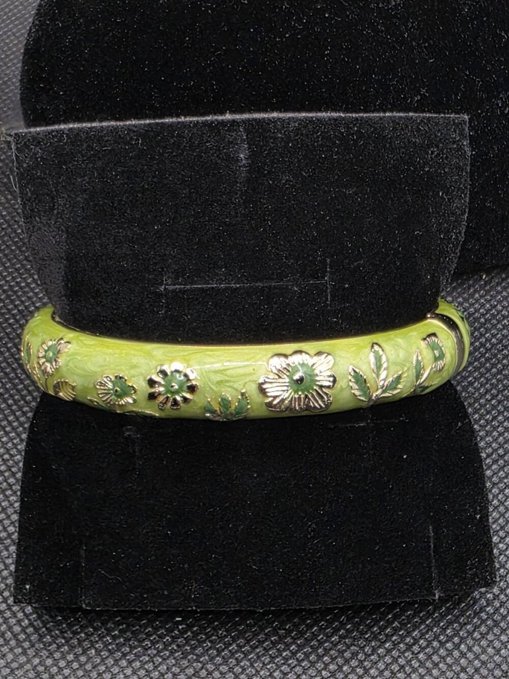 Vintage Jiu Long Xing Green Enamel Floral Hinged Bangle Bracelet